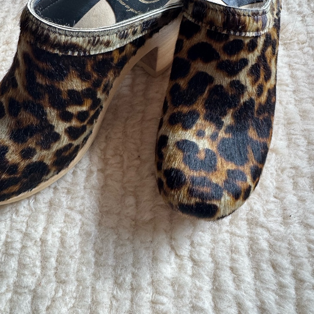 No. 6 Camo Leopard Pony Clogs 39 - Picture 7 of 7
